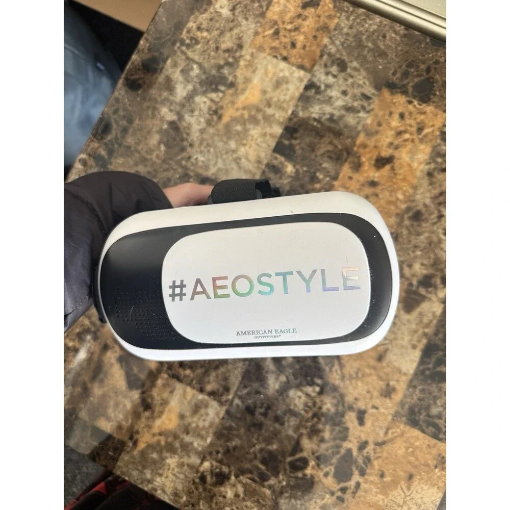 American Eagle Outfitters Mobile Phone Virtual Reality Headset